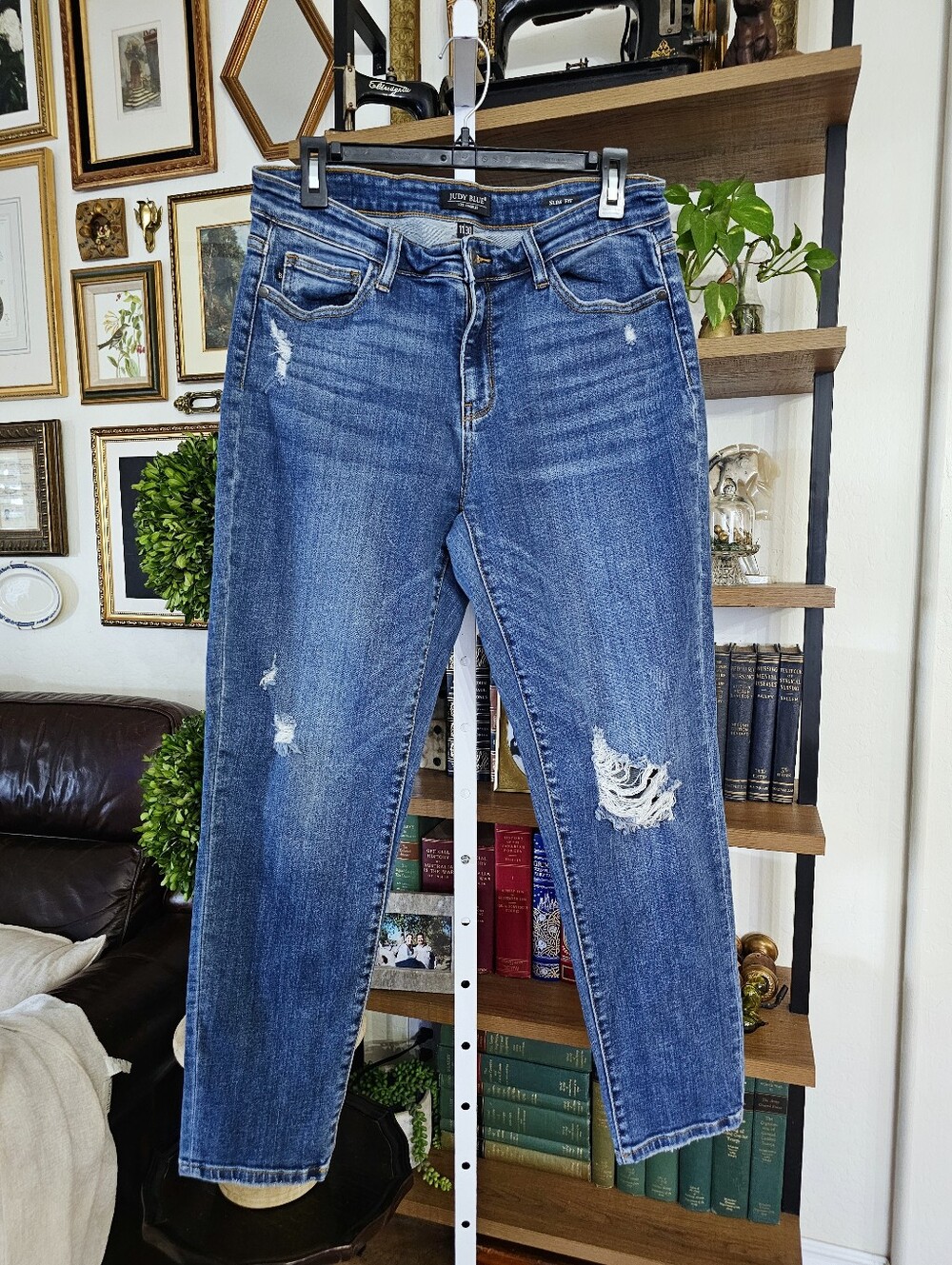 Judy Blue Jeans Women's 11/30 Slim Fit Straight Leg Dark Blue Denim Distressed